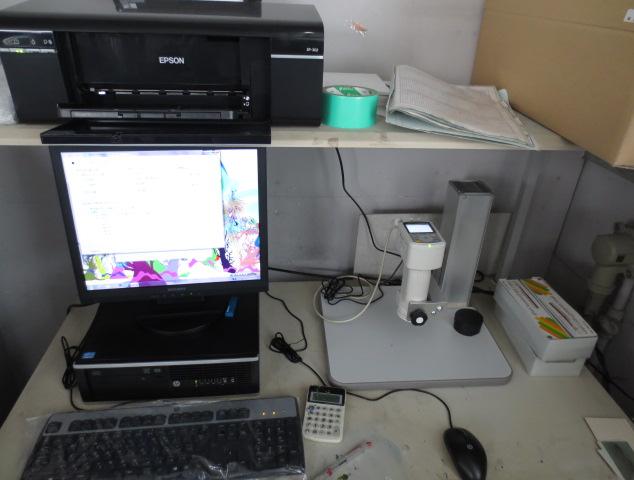分光測色計(CM-600d)及び専用測定台
